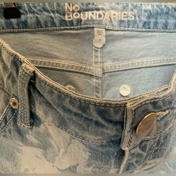 No Boundaries Light Blue Floral Wide-Leg Jeans - Picture 5 of 8